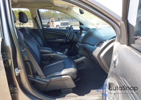 2015 Dodge Journey Crossroad z USA, uszkodzony, nr VIN 3C4PDCGG5FT639333